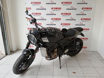 HUSQVARNA 801 SVARTPILEN