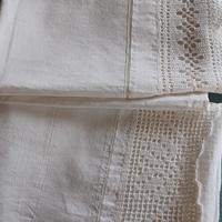 2 asciugamani lino con bordo uncinetto 