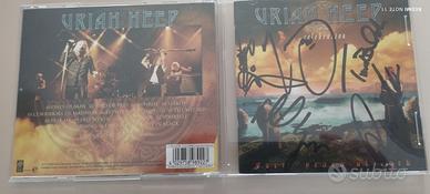 CD AUTOGRAFATO + VOLUME DEDICATO DEGLI URIAH HEEP