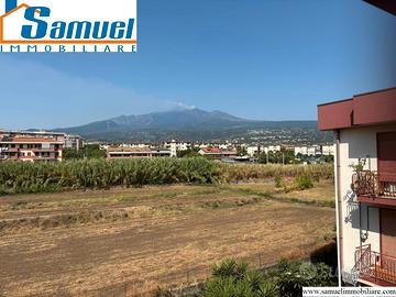 Riposto Ampio appartamento panoramico con garage