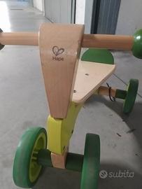 Triciclo in legno Hape