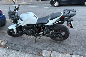 Moto Yamaha FZ1