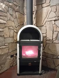 Stufa a legna in ceramica