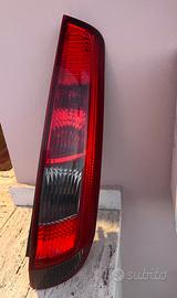 Fanale Posteriore Dx Ford Fiesta