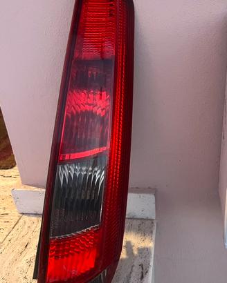 Fanale Posteriore Dx Ford Fiesta