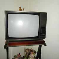 Televisore a colori anni '80