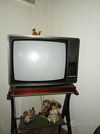 Televisore a colori anni '80