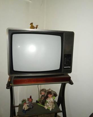 Televisore a colori anni '80
