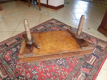 Antica pressa  in legno di castagno