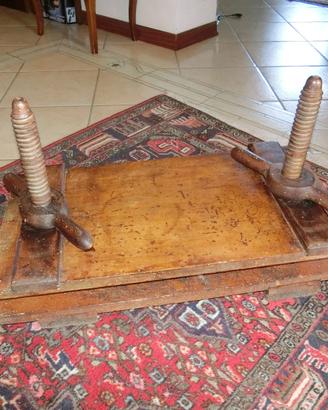 Antica pressa  in legno di castagno