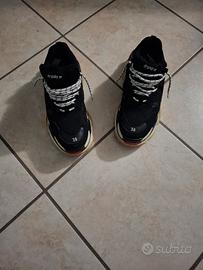 Balenciaga Triple s