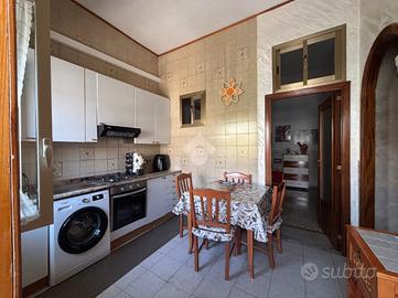 2 LOCALI A NAPOLI