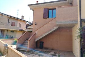 Abitazione con entrata indipendente e cortile