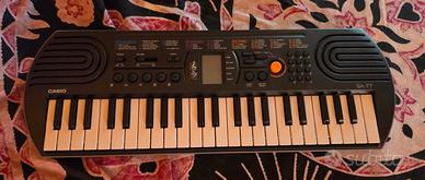 tastiera Casio e custodia a tracolla