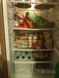 frigo ad incasso nel mobile marca Ariston.