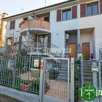 VILLA A SCHIERA