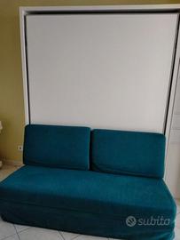 Letto matrimoniale a scomparsa con divano