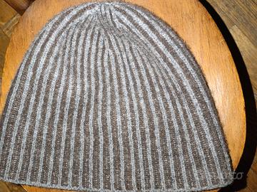 Cappello Johnstons of Elgin Cashmere 