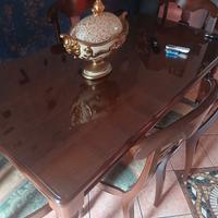 tavolo e credenza in legno