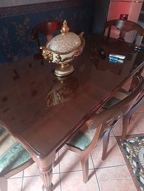 tavolo e credenza in legno