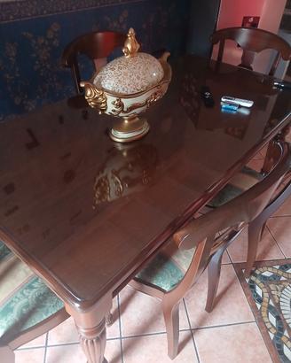 tavolo e credenza in legno