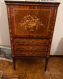 Mobile bar intarsiato