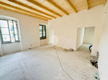 CASA SEMINDIPENDENTE A CASARZA LIGURE