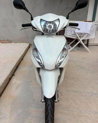 Honda vision 50cc.