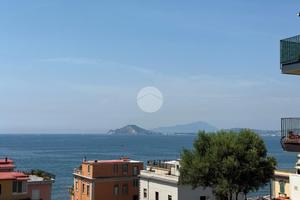 4 LOCALI A NAPOLI