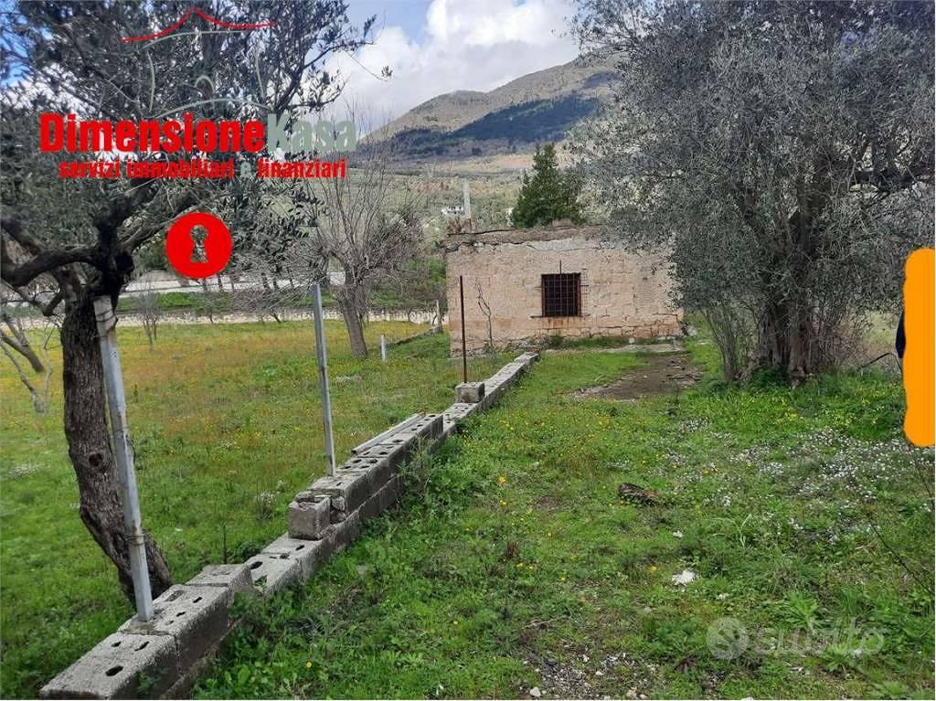 Rustico / Casale di 4000 m² con 1 locale a Roccara - Vista 2