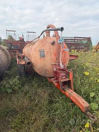 Vari attrezzi agricoli
