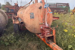 Vari attrezzi agricoli