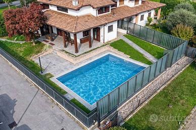 Villa di 220 m² con 5 locali e box auto doppio a M