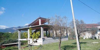 RUSTICO DI VILLA BIFAMILIARE INDIPENDENTE su più l
