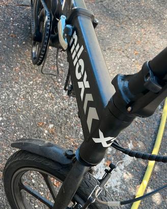 Bici elettrica pieghevole Nilox X2 accessoriata
