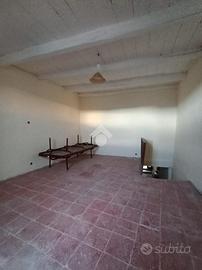 3 LOCALI A BELLEGRA