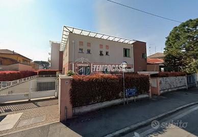 3 LOCALI ULTIMO PPIANO CON BOX