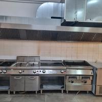 Cucina completa a gas per ristorazione come nuova 
