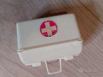 Valigetta con accessori per Barbie dottoressa