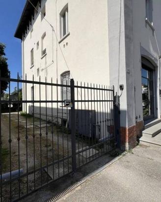 Immobile in asta di 31 m² con più di 5 locali a Ca