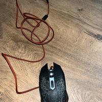 Mouse e tastiera con led