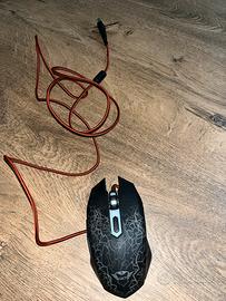 Mouse e tastiera con led