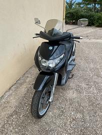 Beverly 400