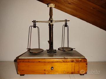 Antica bilancia da Farmacia Laboratorio