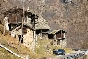 2 rustici attigui in Valle d'Aosta