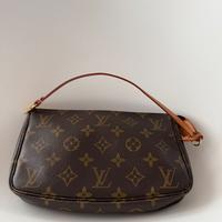 Louis Vuitton pochette accessoire