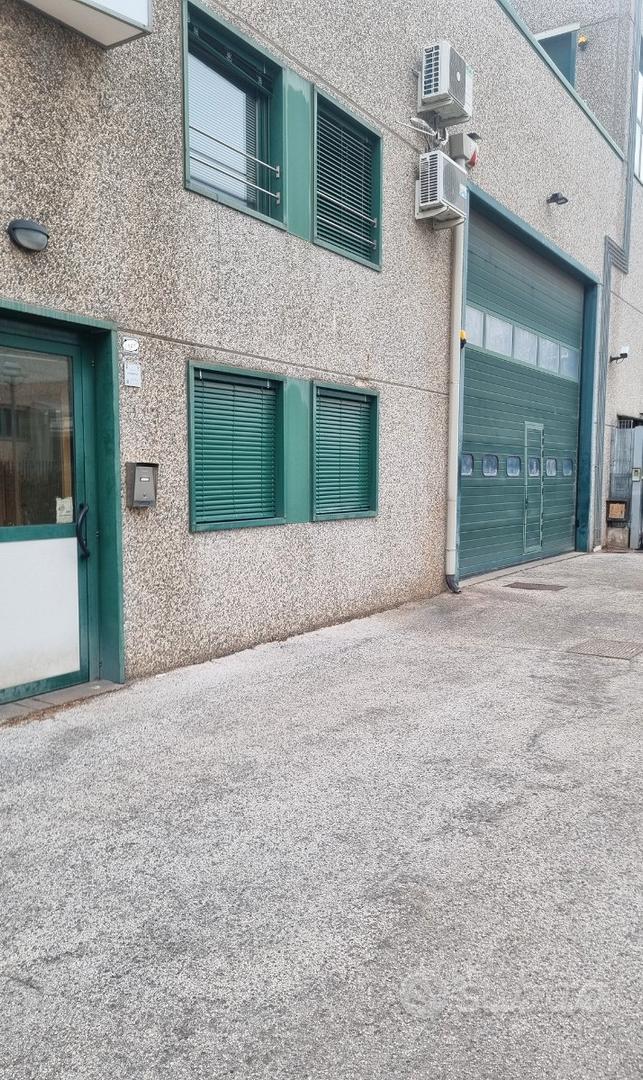 Porzione di capannone, uffici e magazzino a Spini