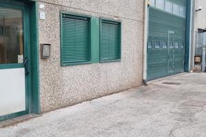 Porzione di capannone, uffici e magazzino a Spini