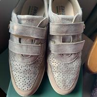 Scarpe da donna con strappo