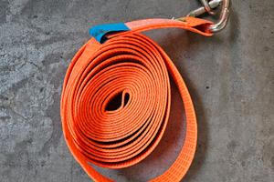 Cinghia robusta per fissaggio merci trasporto